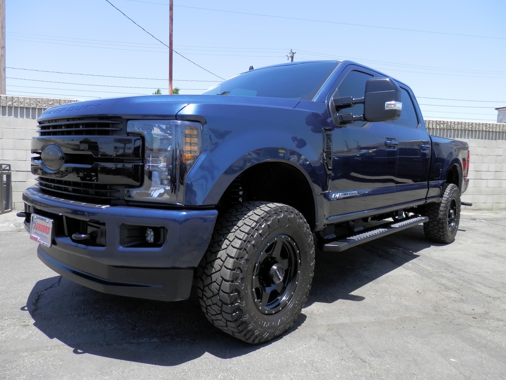 Used 2019 Ford F-250 Lariat (6.7 TURBO DIESEL 4WD) (4 INCH FOX LIFT) Truck Crew Cab