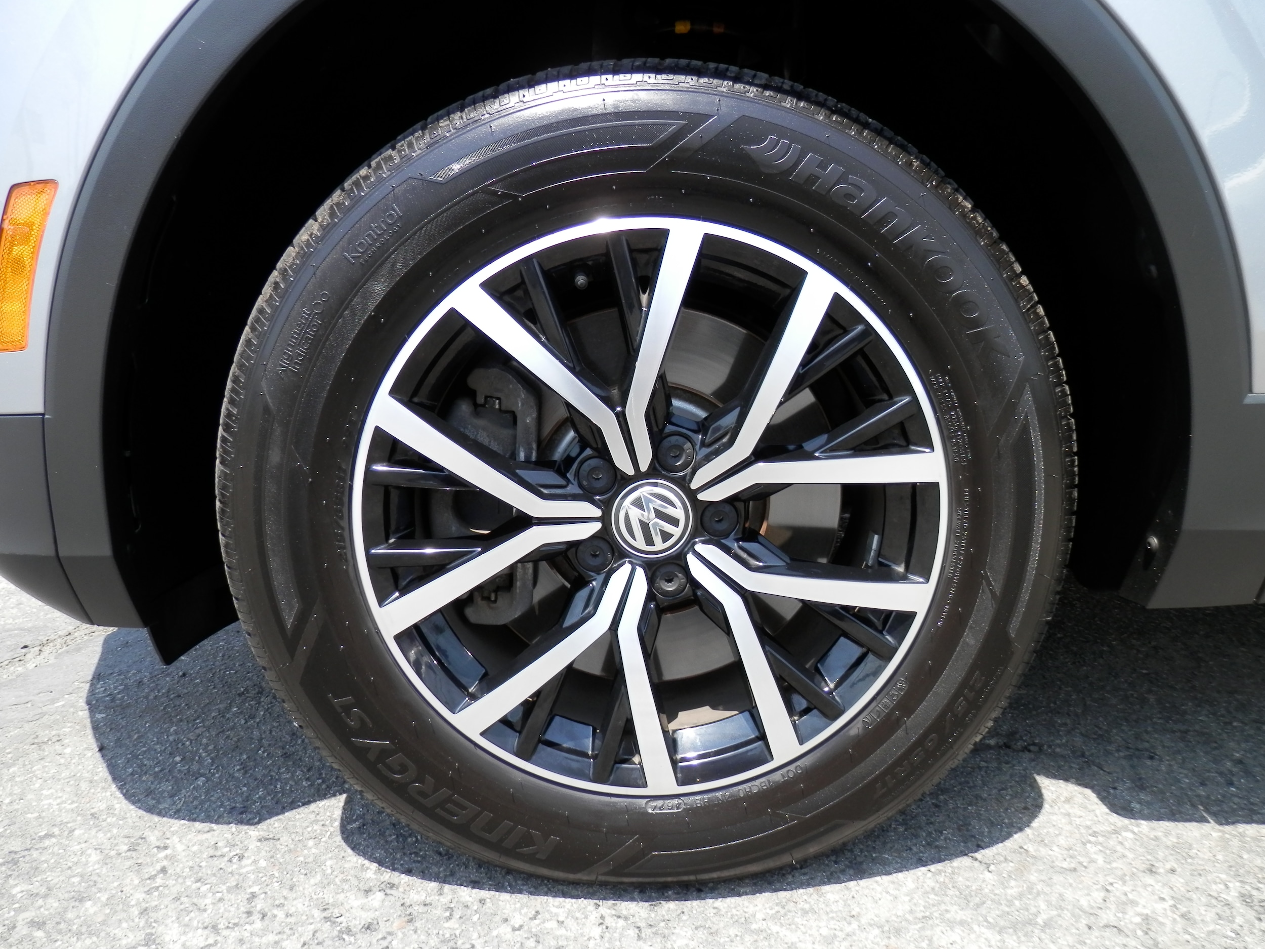 2021 Volkswagen Tiguan SE - Photo 33