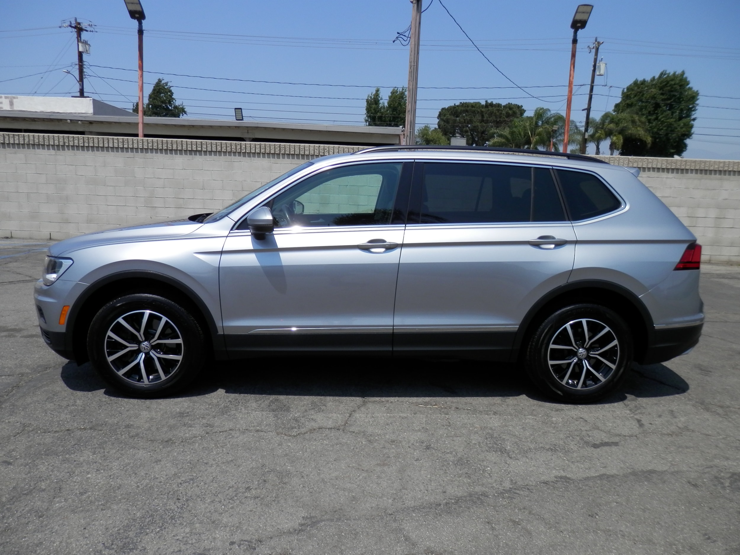 2021 Volkswagen Tiguan SE - Photo 11