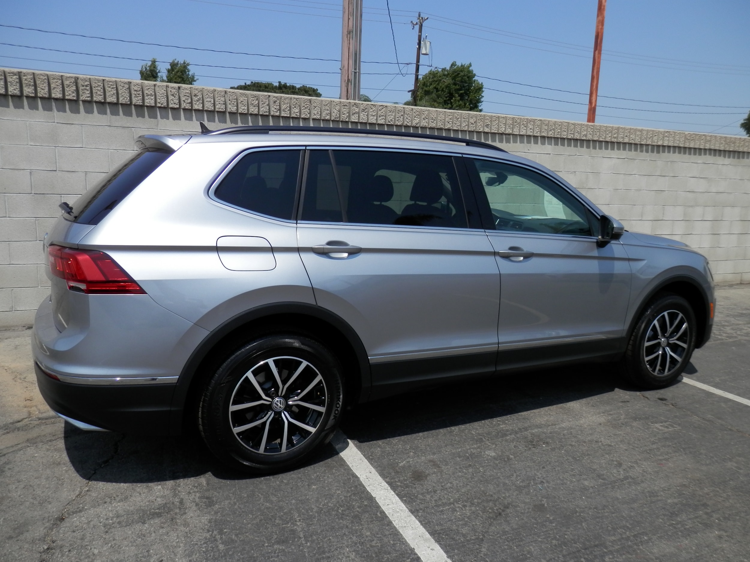 2021 Volkswagen Tiguan SE - Photo 6