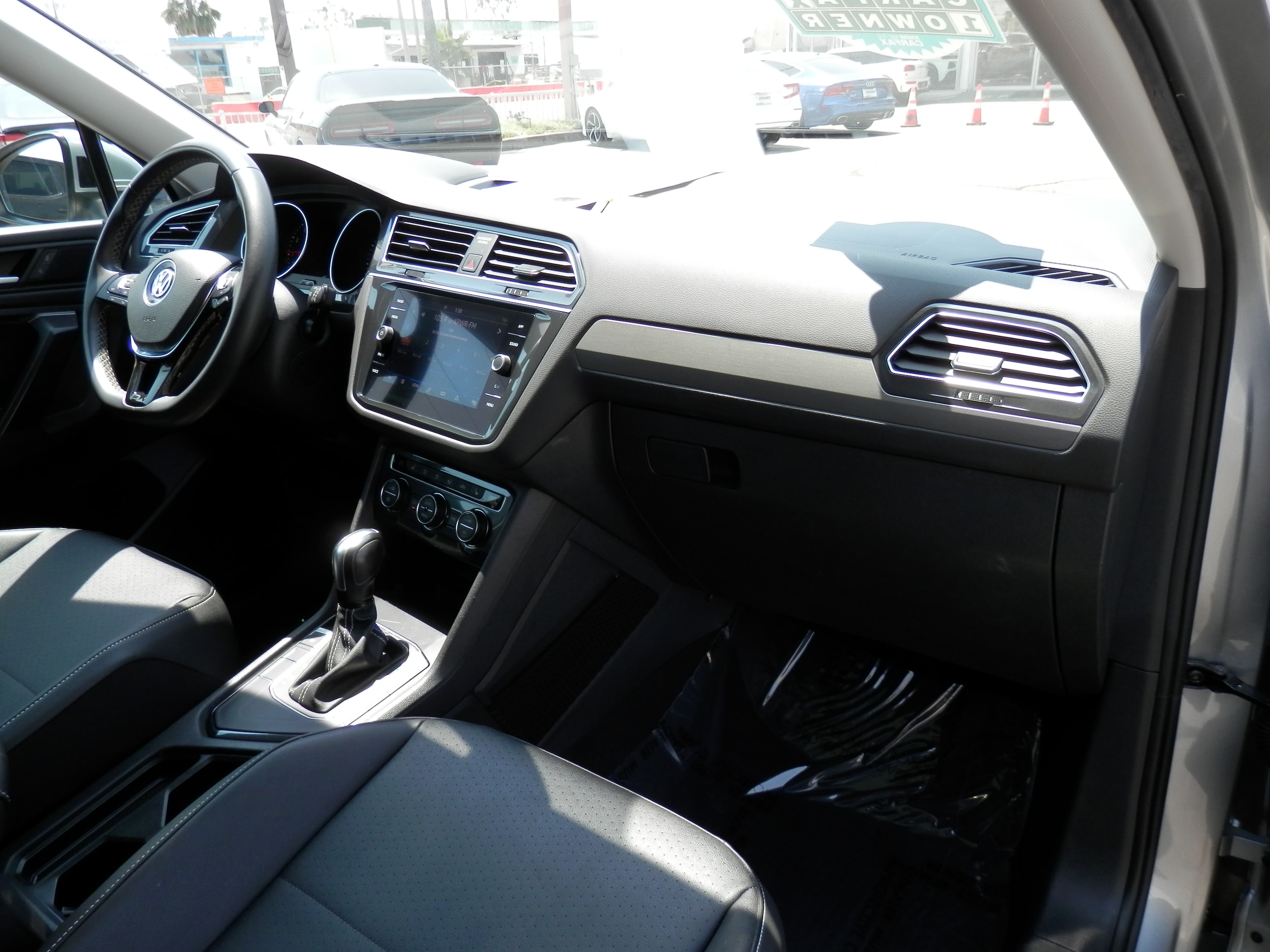 2021 Volkswagen Tiguan SE - Photo 30