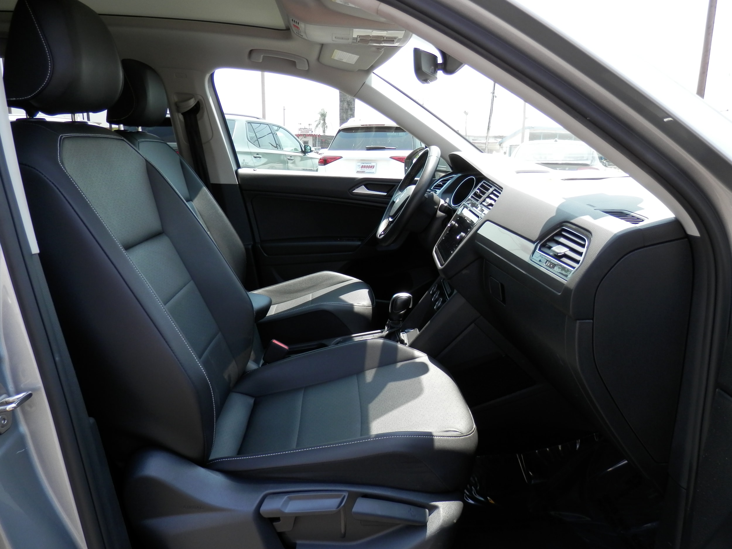 2021 Volkswagen Tiguan SE - Photo 18