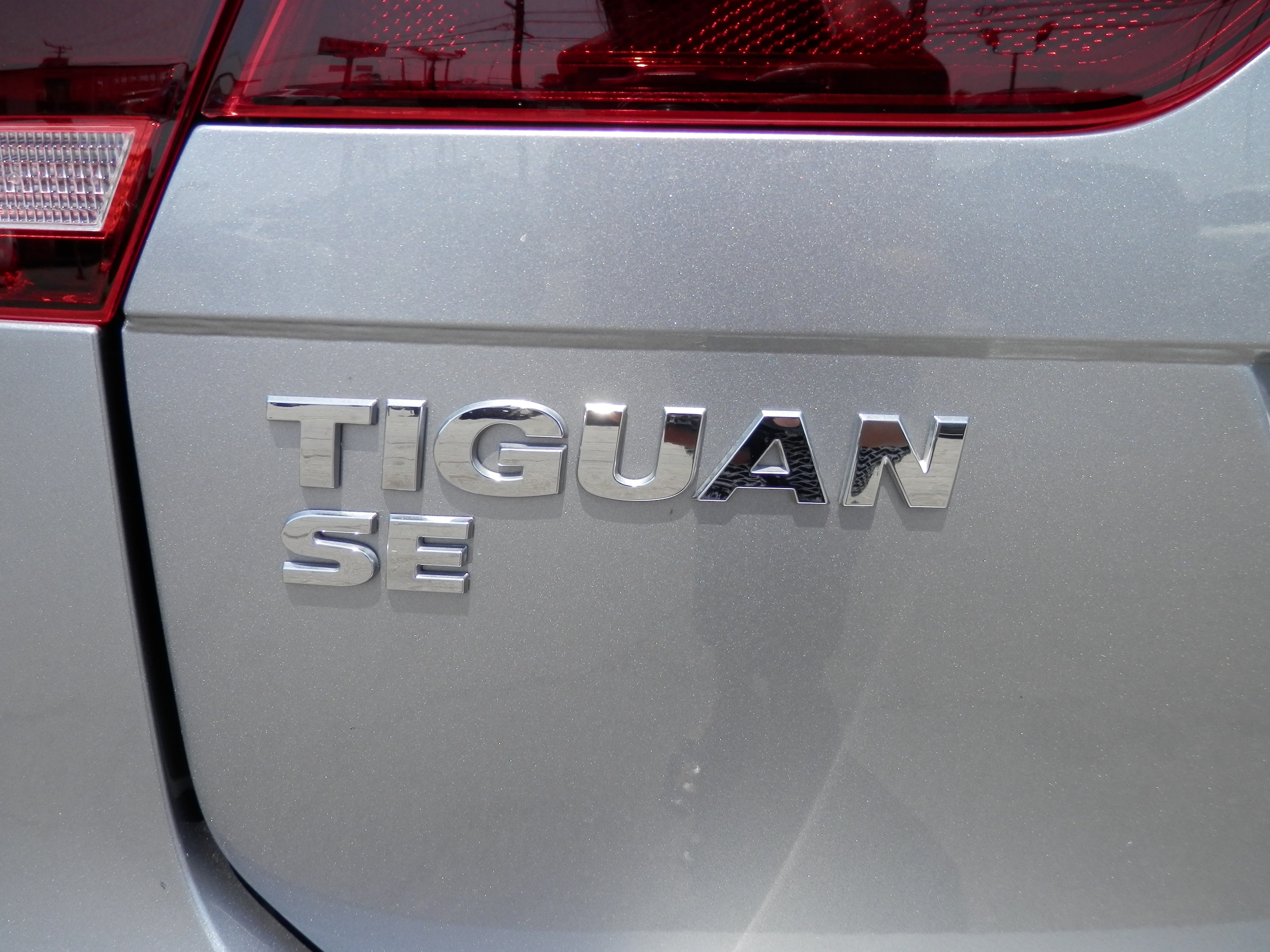 2021 Volkswagen Tiguan SE - Photo 9