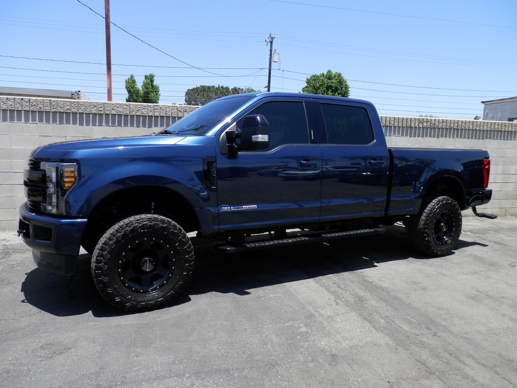 Used 2019 Ford F-250 Lariat (6.7 TURBO DIESEL 4WD) (4 INCH FOX LIFT) Truck Crew Cab