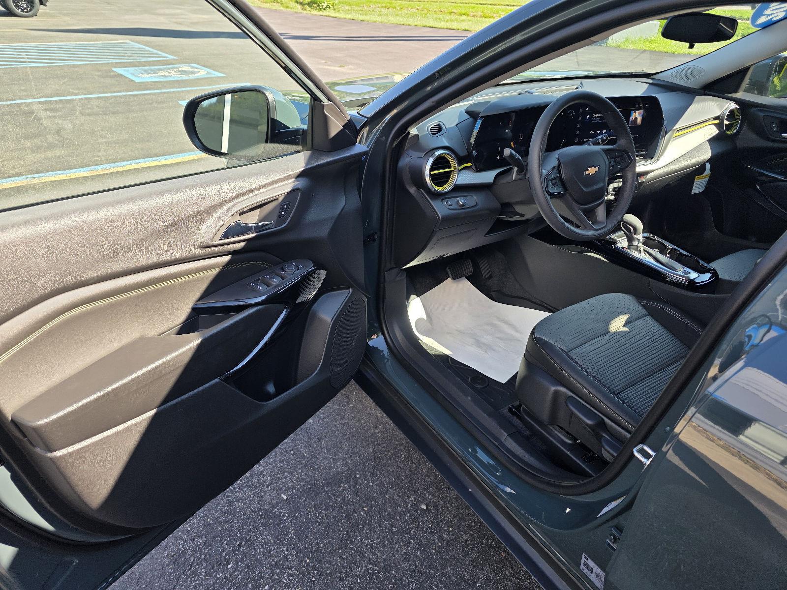 2026 Chevrolet Trax LT - Photo 9