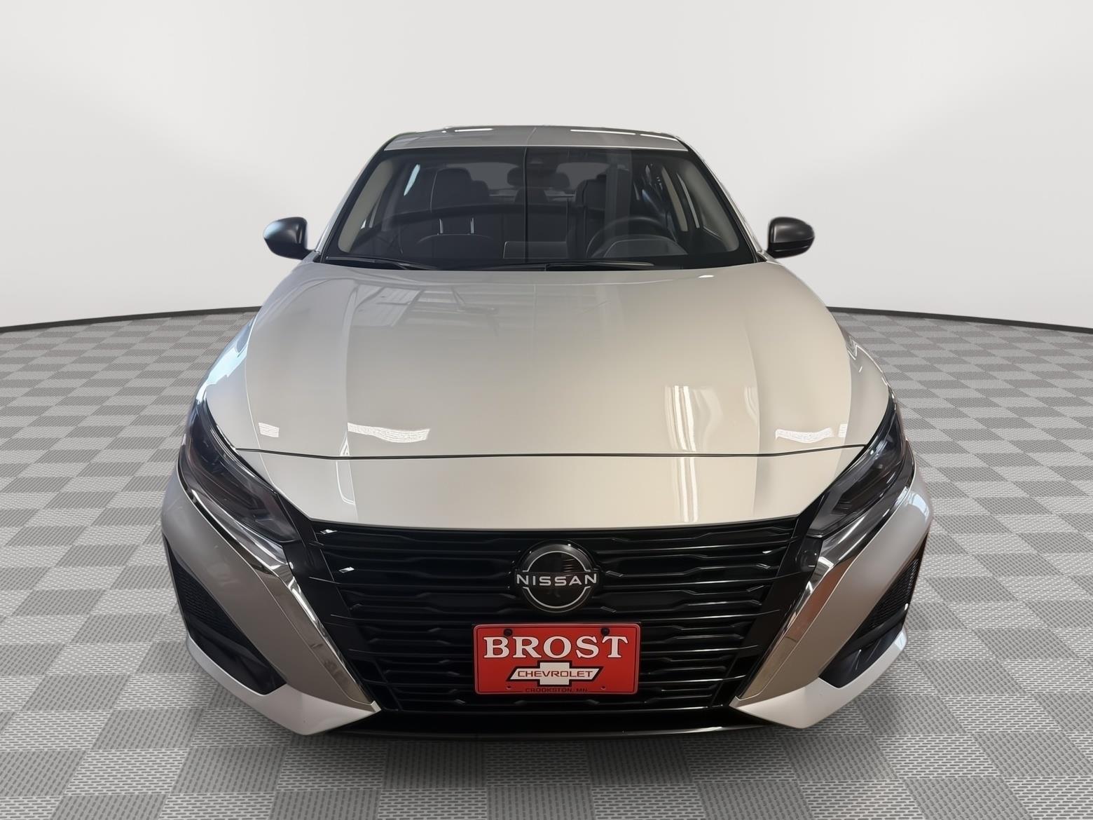 Used 2025 Nissan Altima SV with VIN 1N4BL4DVXSN383633 for sale in Crookston, Minnesota