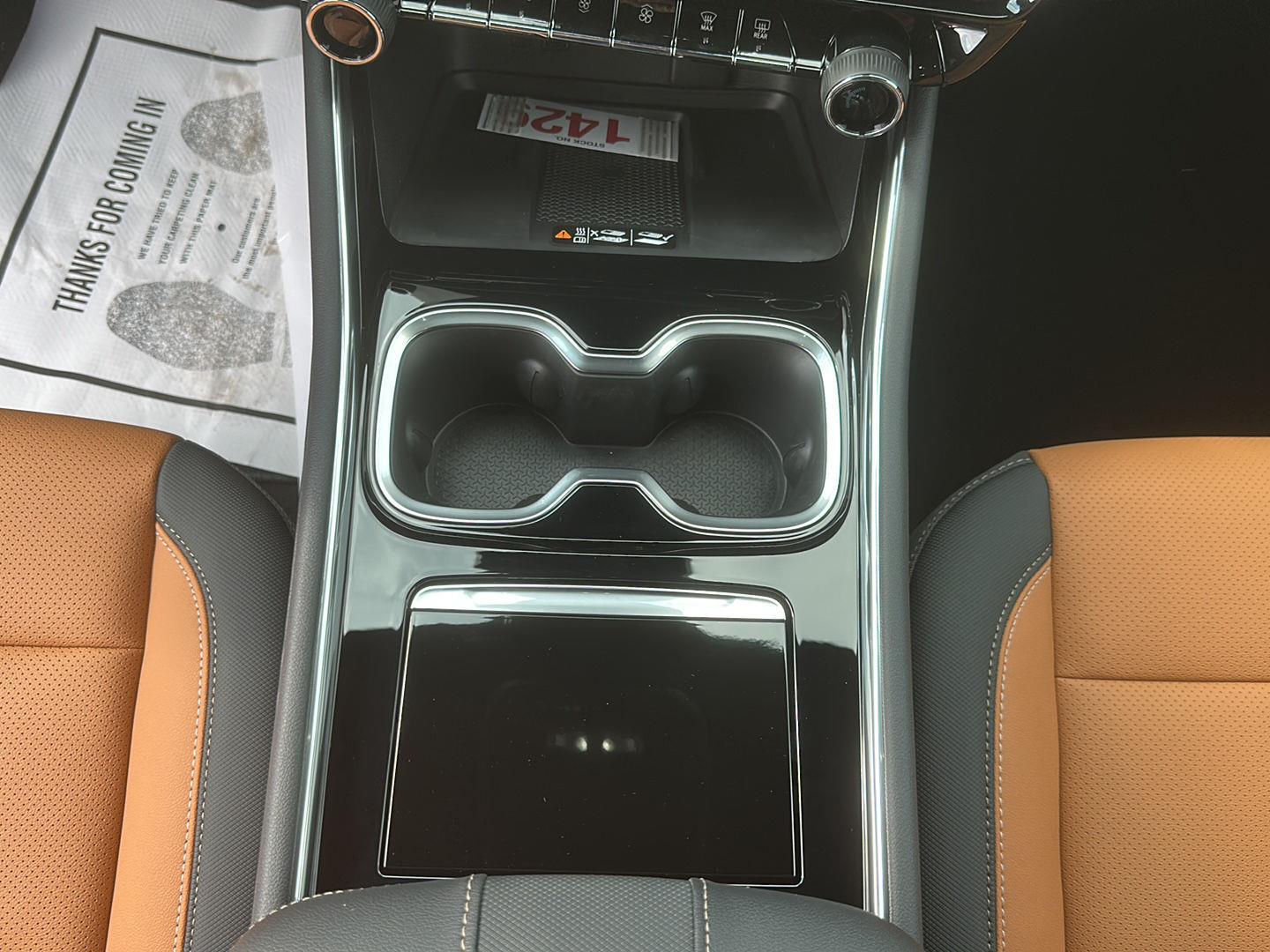 2027 Chevrolet Traverse Z71 - Photo 11
