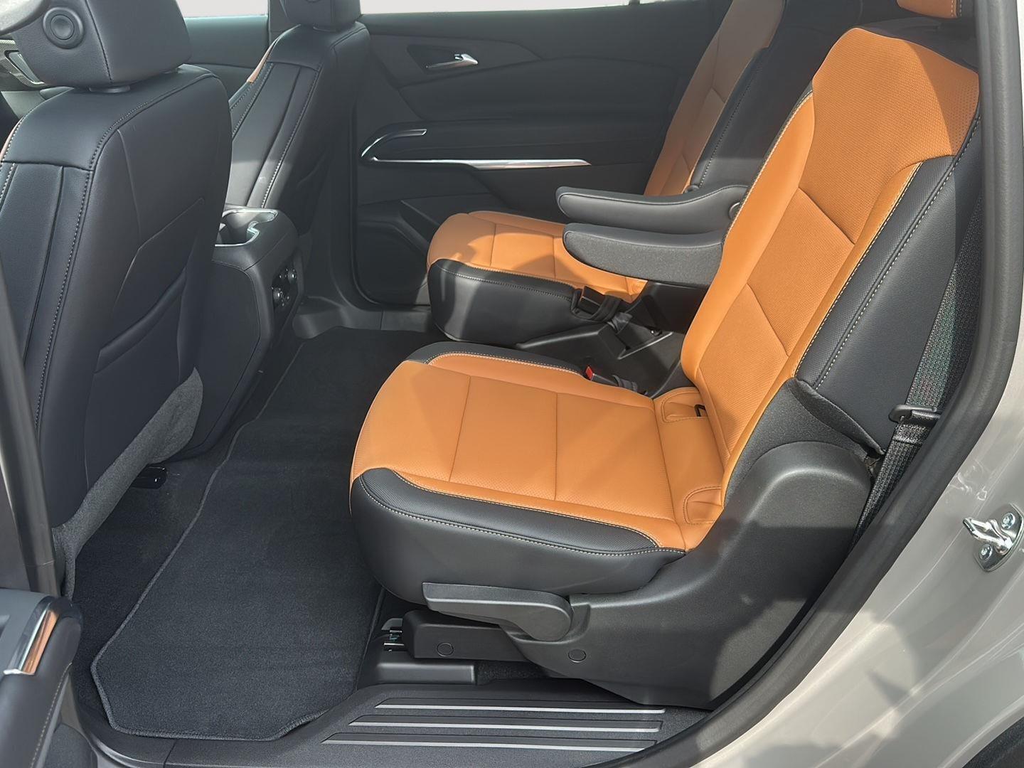 2027 Chevrolet Traverse Z71 - Photo 7
