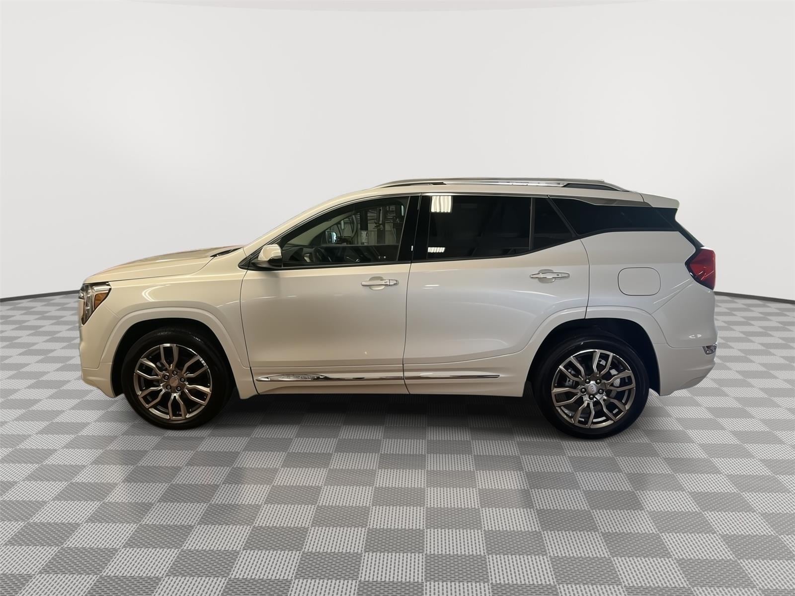 2023 GMC Terrain Denali - Photo 7
