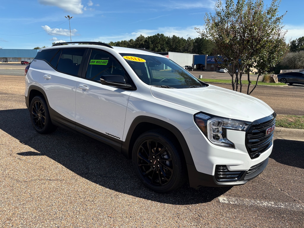 Used 2024 GMC Terrain SLE SUV