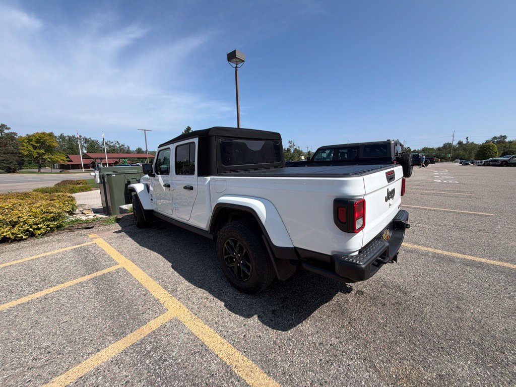 Used 2023 Jeep Gladiator Sport Truck