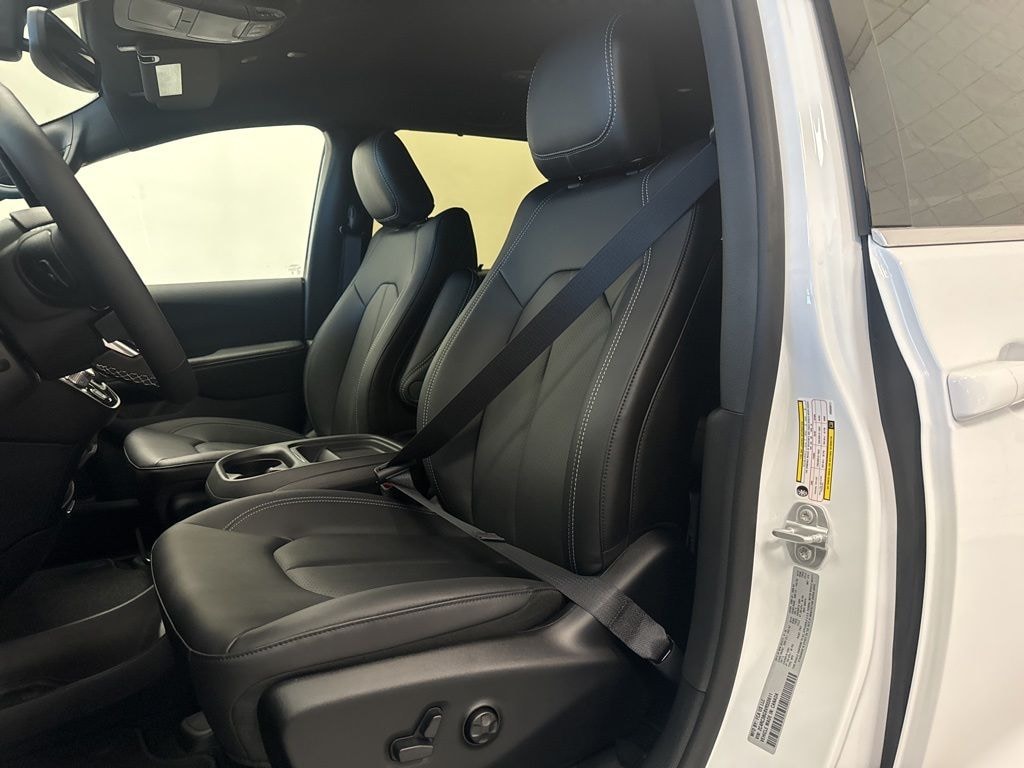New 2027 Chrysler Pacifica Select Passenger Van