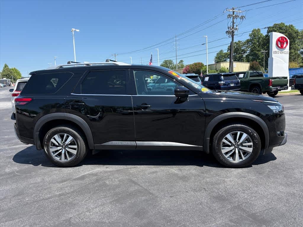 Used 2025 Nissan Pathfinder SL 4WD