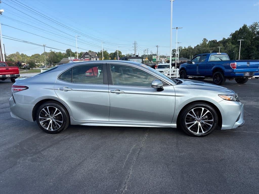 Used 2019 Toyota Camry SE Auto (SE)