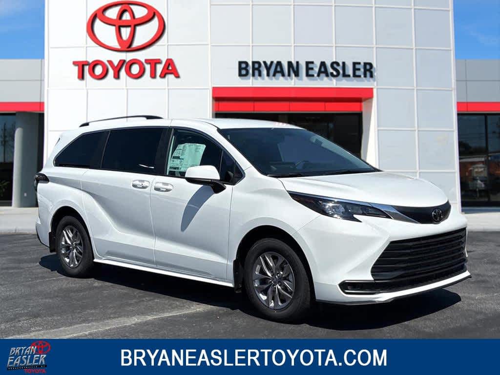 New 2026 Toyota Sienna LE 8 PASSENGER
