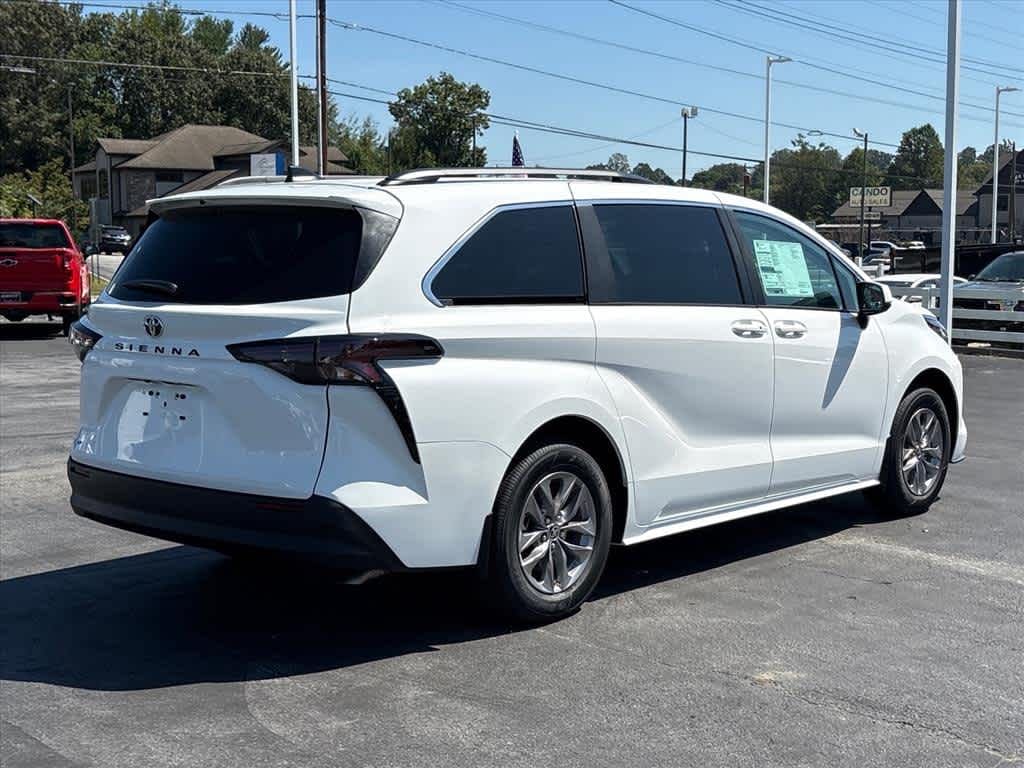 New 2026 Toyota Sienna LE 8 PASSENGER