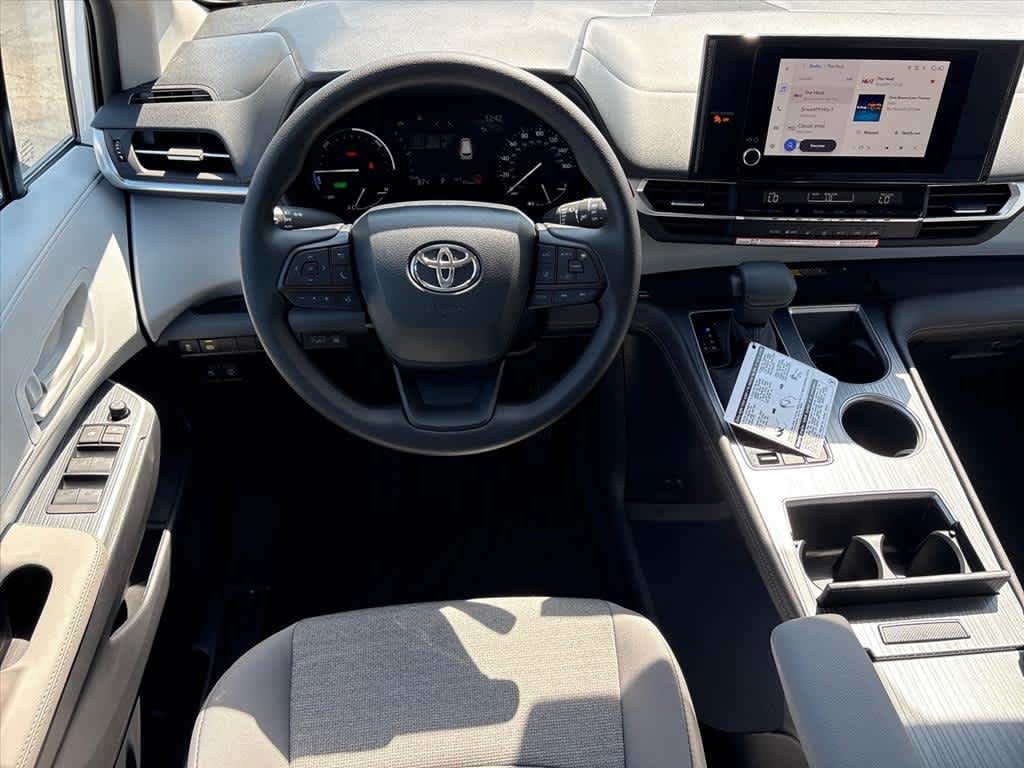 New 2026 Toyota Sienna LE 8 PASSENGER