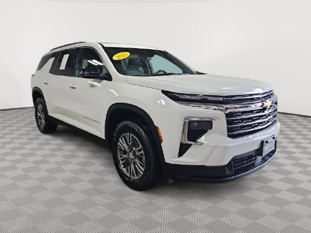 Used 2025 Chevrolet Traverse LT SUV