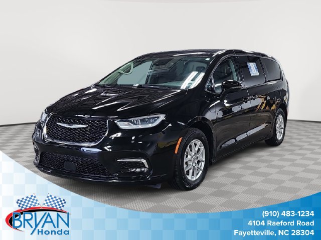 Used 2024 Chrysler Pacifica Touring L Van Passenger Van