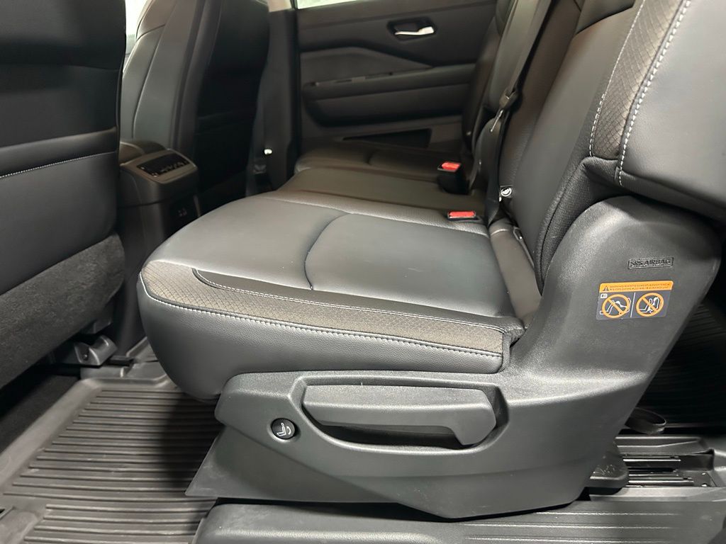 2024 Nissan Pathfinder SL - Photo 38
