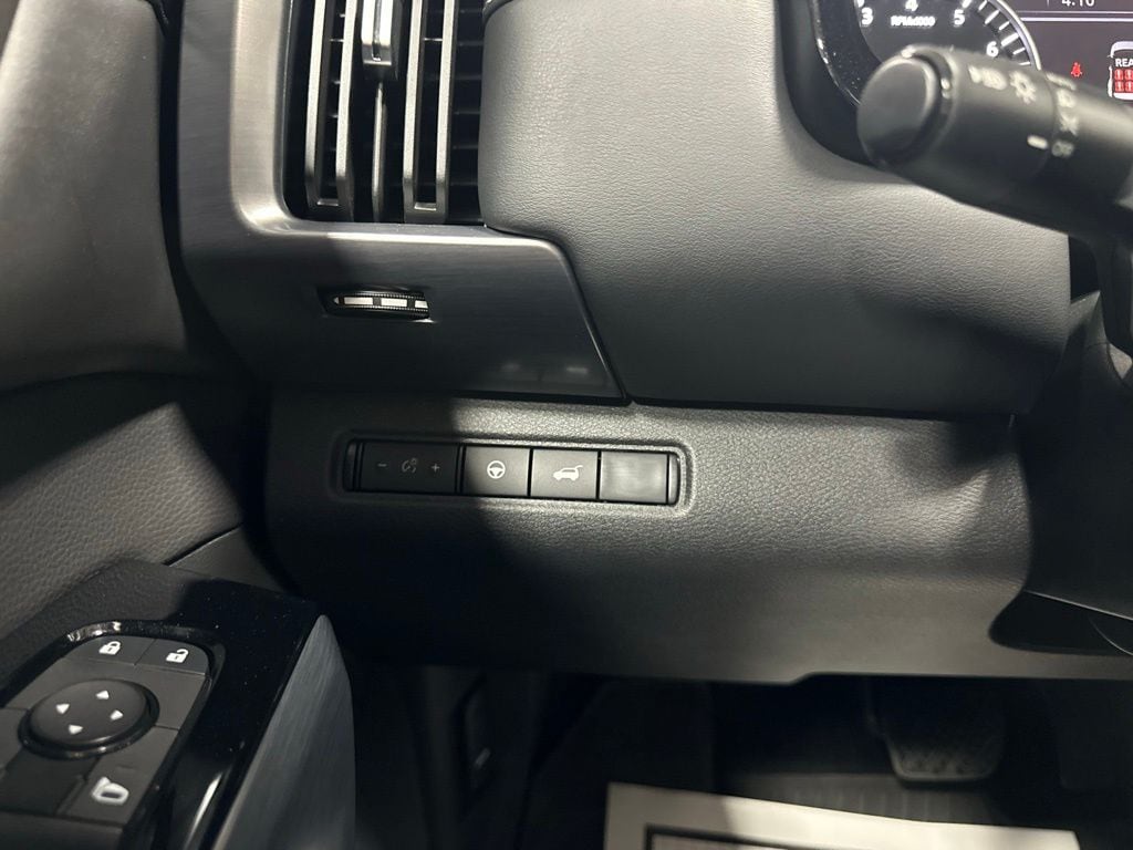 2024 Nissan Pathfinder SL - Photo 16