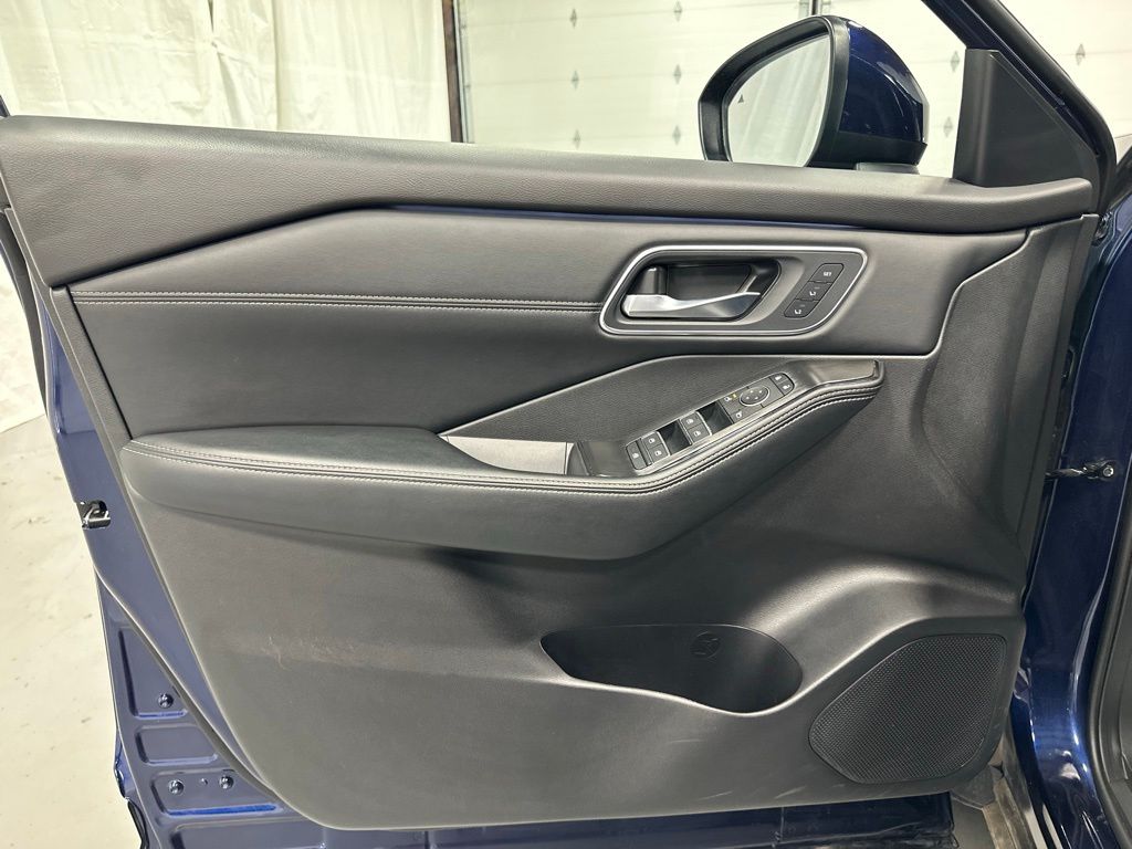 2026 Nissan Rogue Platinum - Photo 8