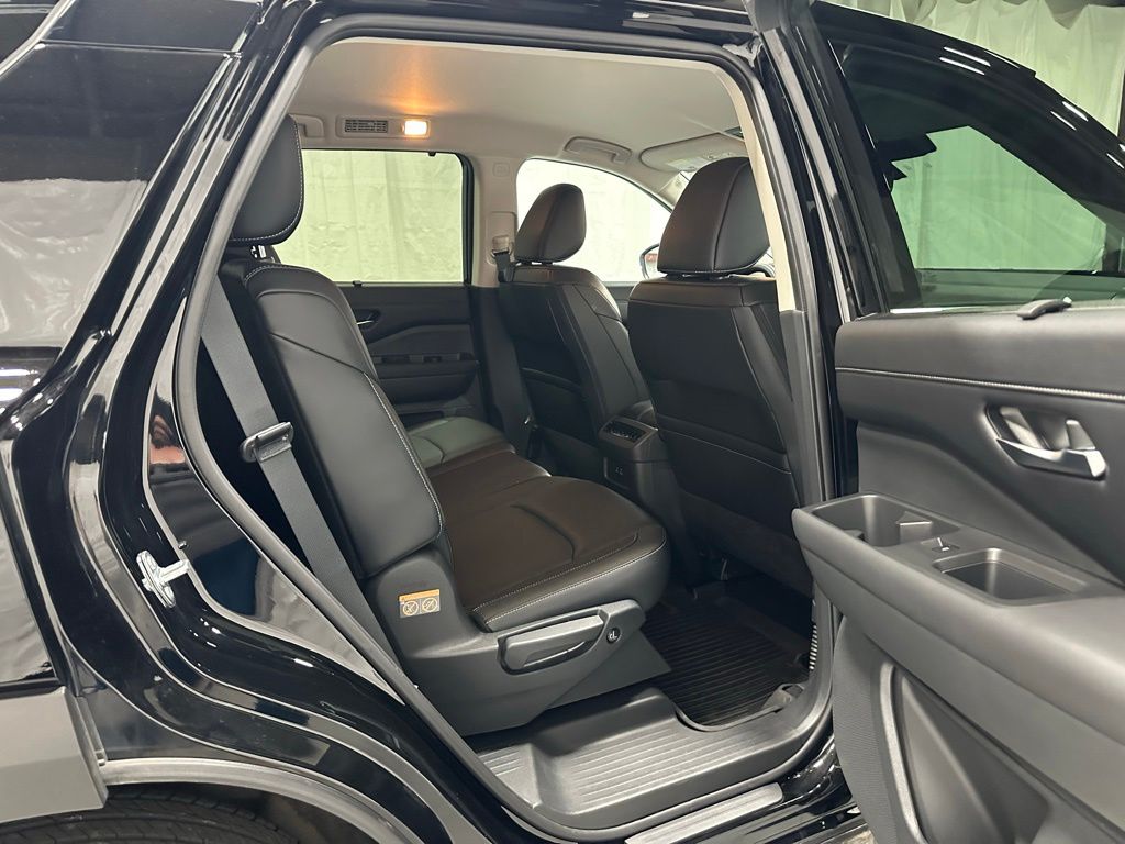 2024 Nissan Pathfinder SL - Photo 47