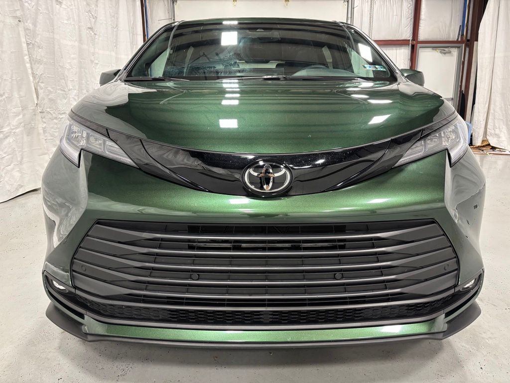 Used 2026 Toyota Sienna Woodland Edition Minivan/Van