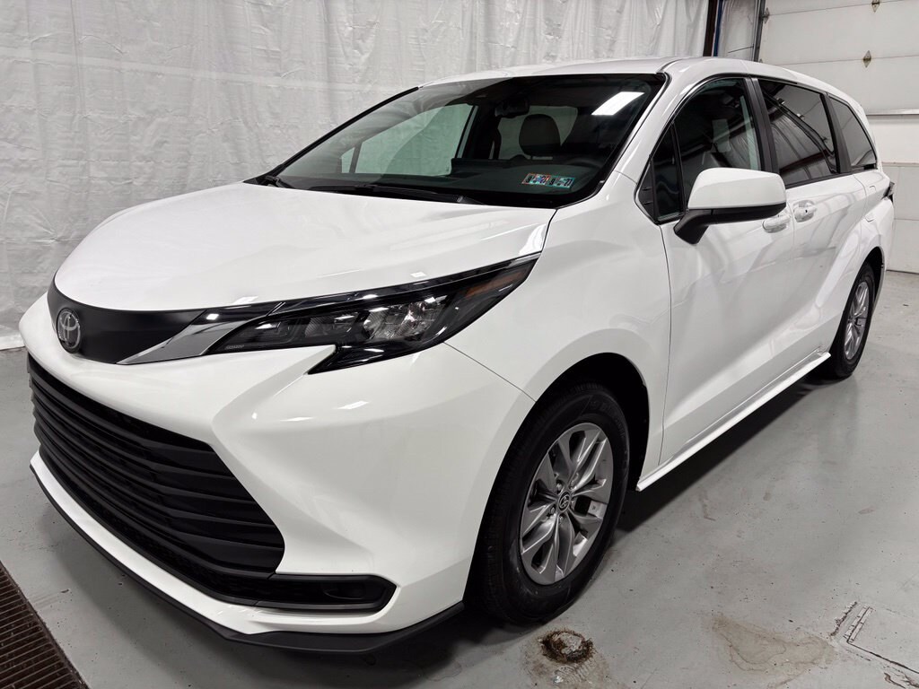 Used 2026 Toyota Sienna LE 8 Passenger Van Passenger Van