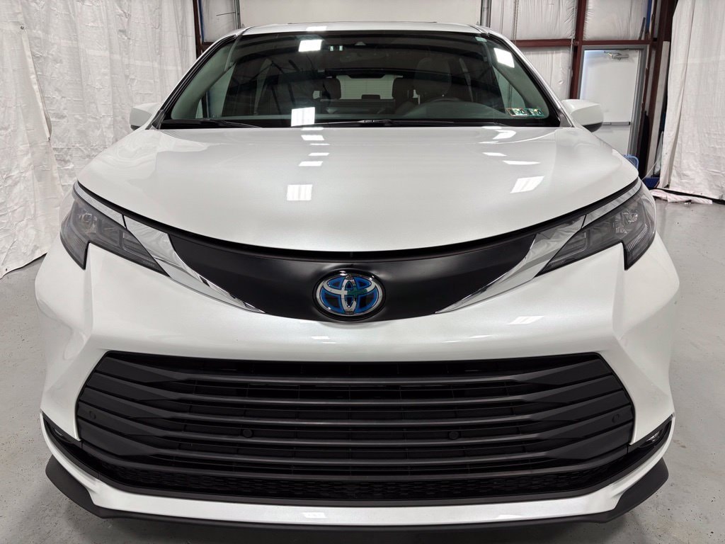 Used 2025 Toyota Sienna XLE 7 Passenger Van Passenger Van