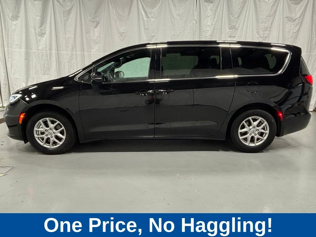 Used 2025 Chrysler Pacifica Select Van Passenger Van