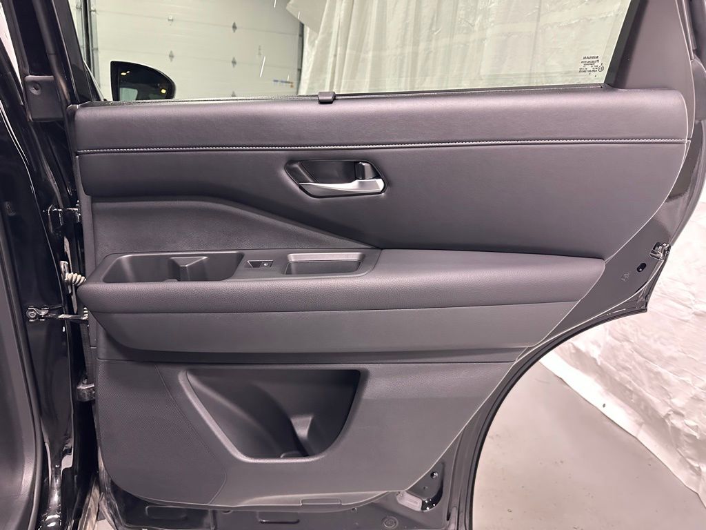2024 Nissan Pathfinder SL - Photo 46