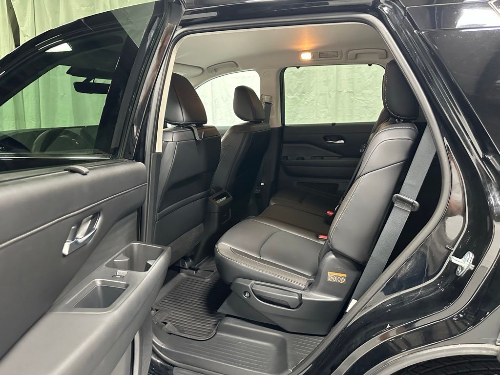 2024 Nissan Pathfinder SL - Photo 37