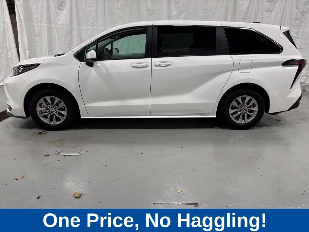 Used 2026 Toyota Sienna LE 8 Passenger Van Passenger Van