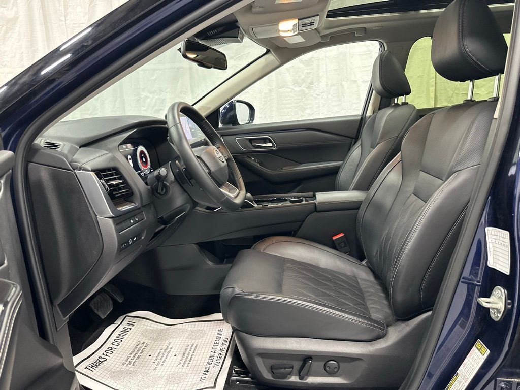 2026 Nissan Rogue Platinum - Photo 14