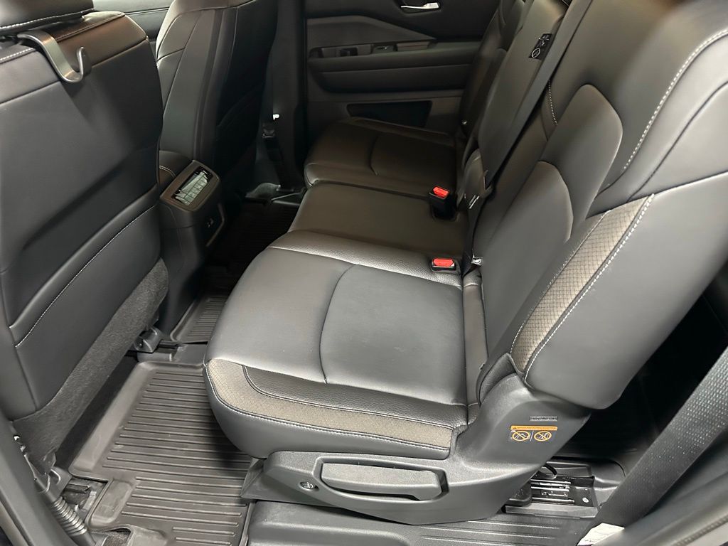 2024 Nissan Pathfinder SL - Photo 39