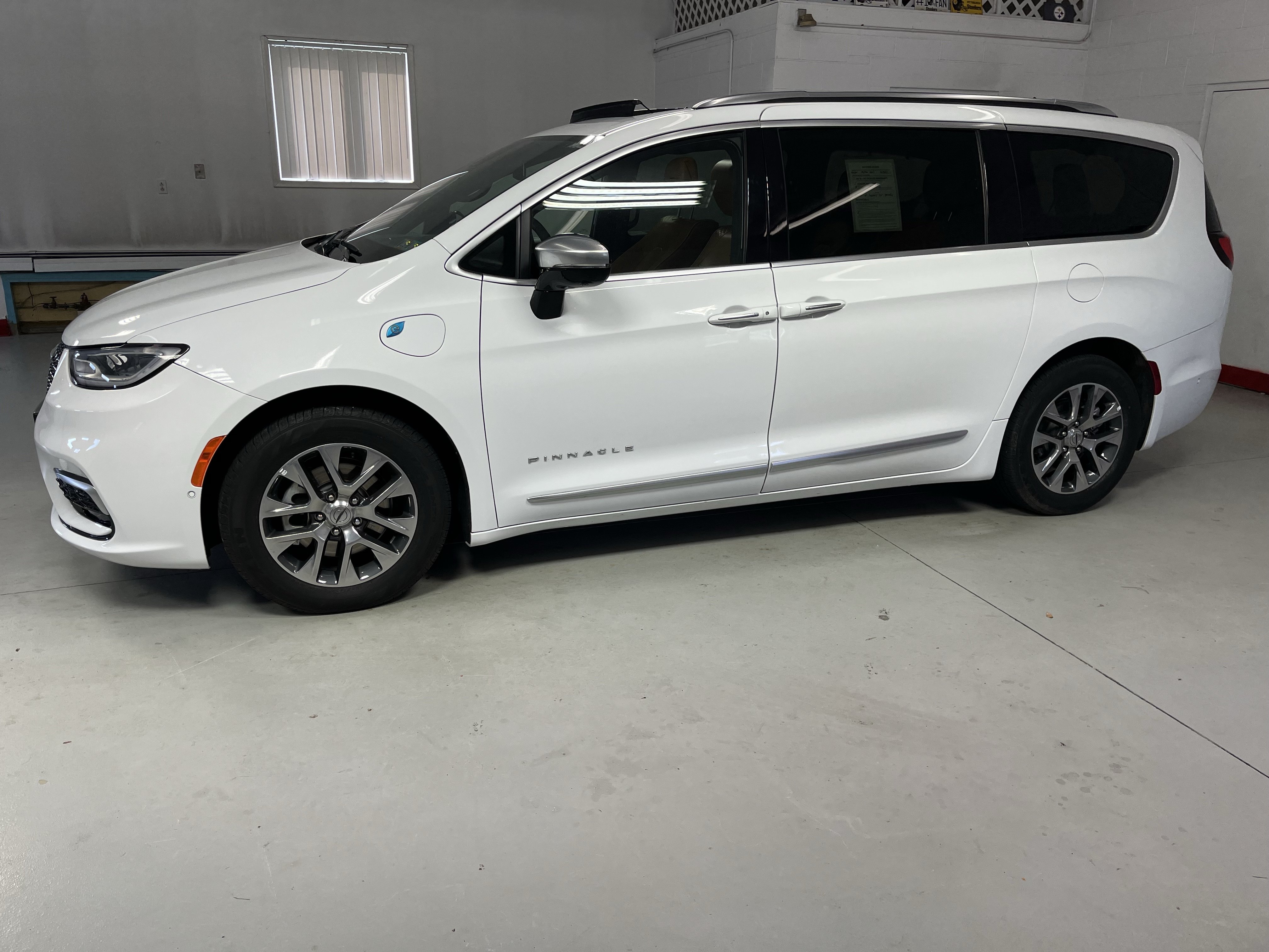 Used 2023 Chrysler Pacifica Plug-In Hybrid Pinnacle Van Passenger Van