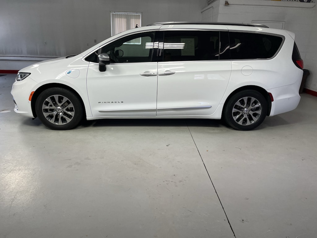Used 2023 Chrysler Pacifica Plug-In Hybrid Pinnacle Van Passenger Van