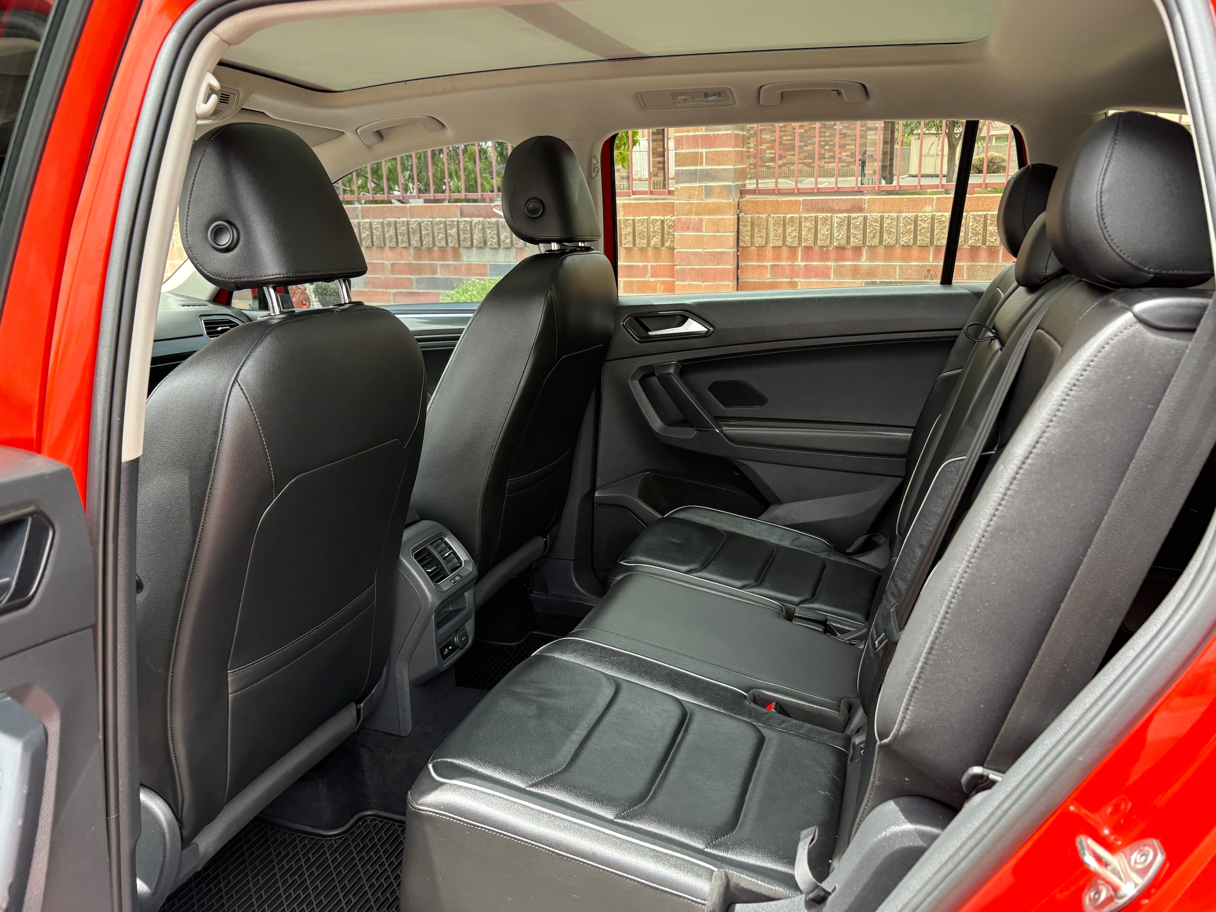 2018 Volkswagen Tiguan SEL Premium - Photo 7
