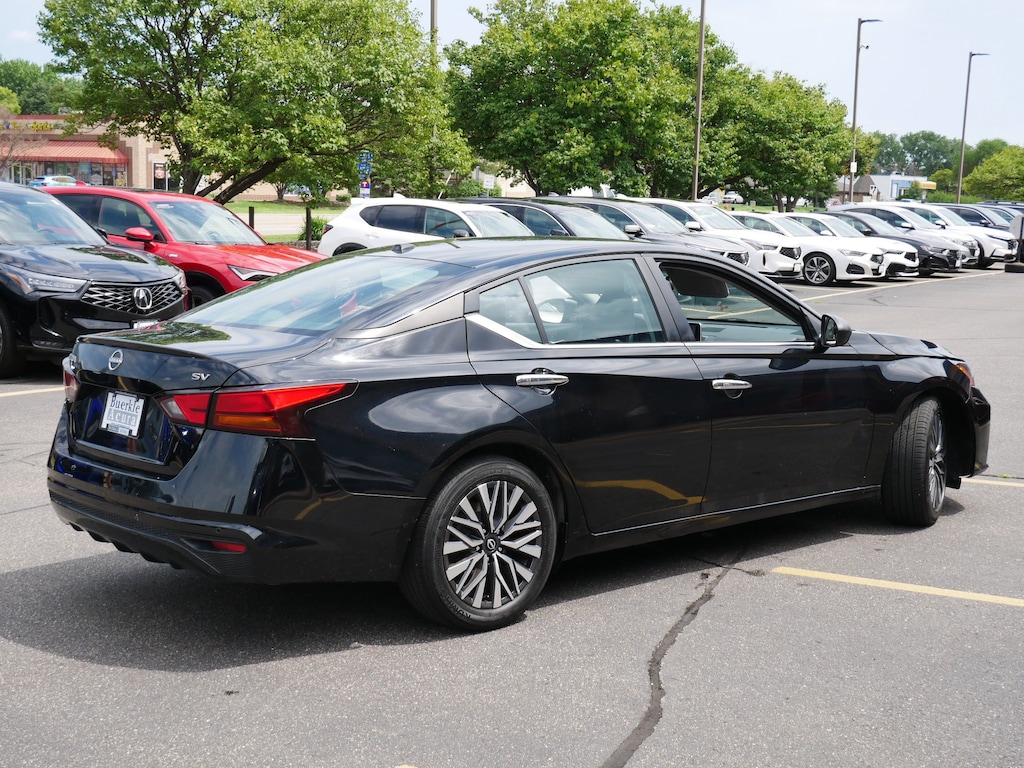 Used 2024 Nissan Altima 2.5 SV Sedan