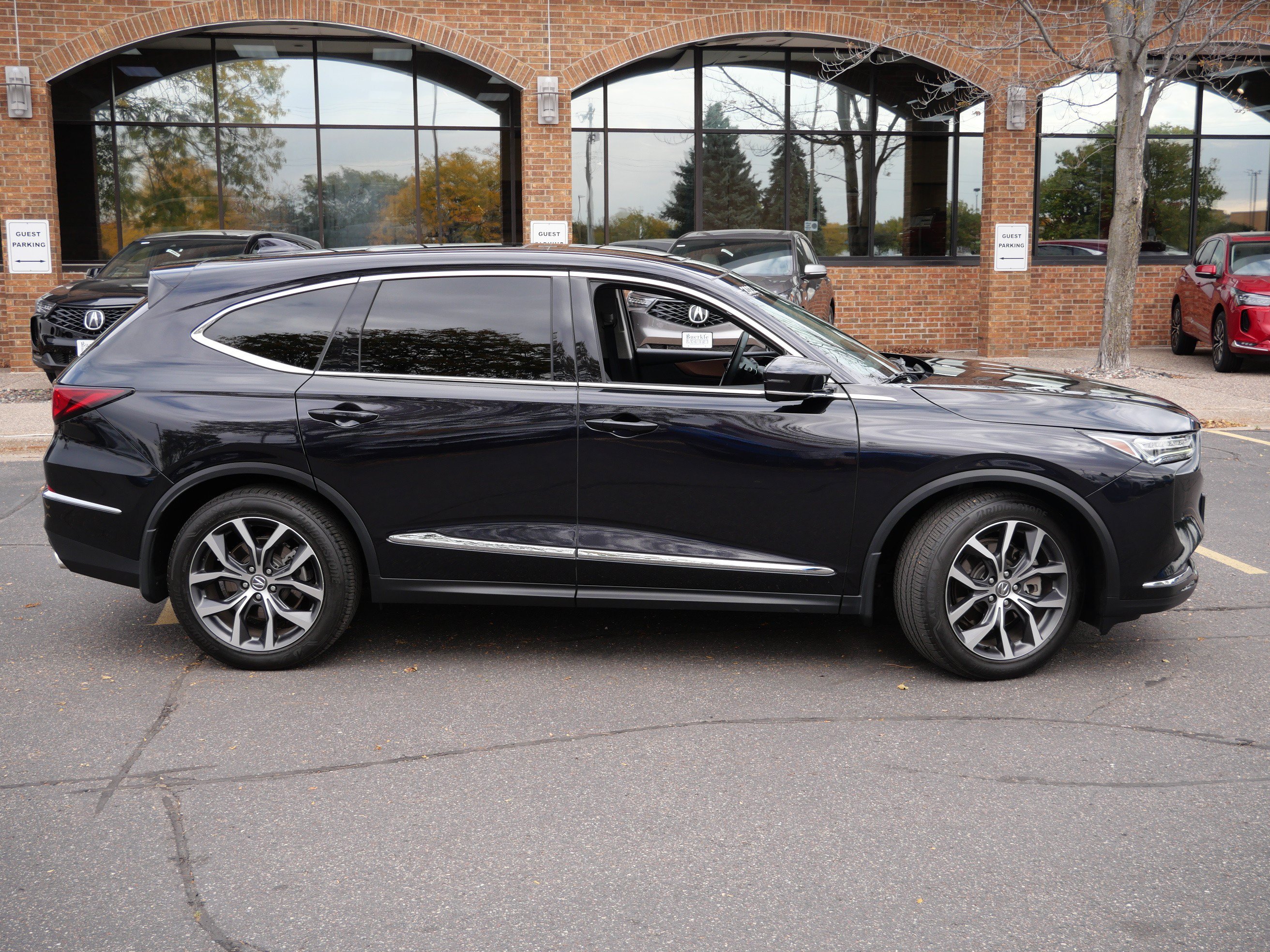 Used 2022 Acura MDX w/Technology Package SH-AWD w/Technology Package