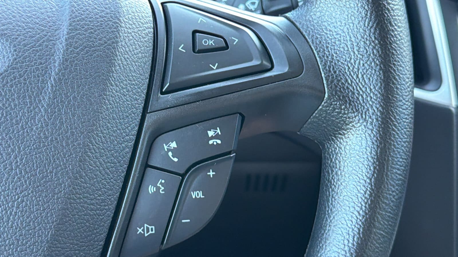 2024 Ford Edge SE - Photo 24