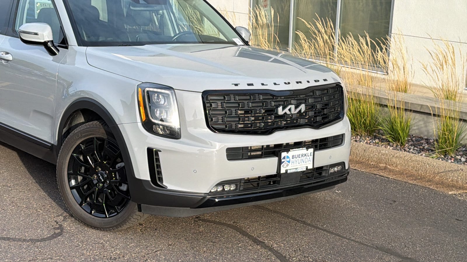 Used 2022 Kia Telluride SX with VIN 5XYP5DHC2NG261914 for sale in Saint Paul, Minnesota