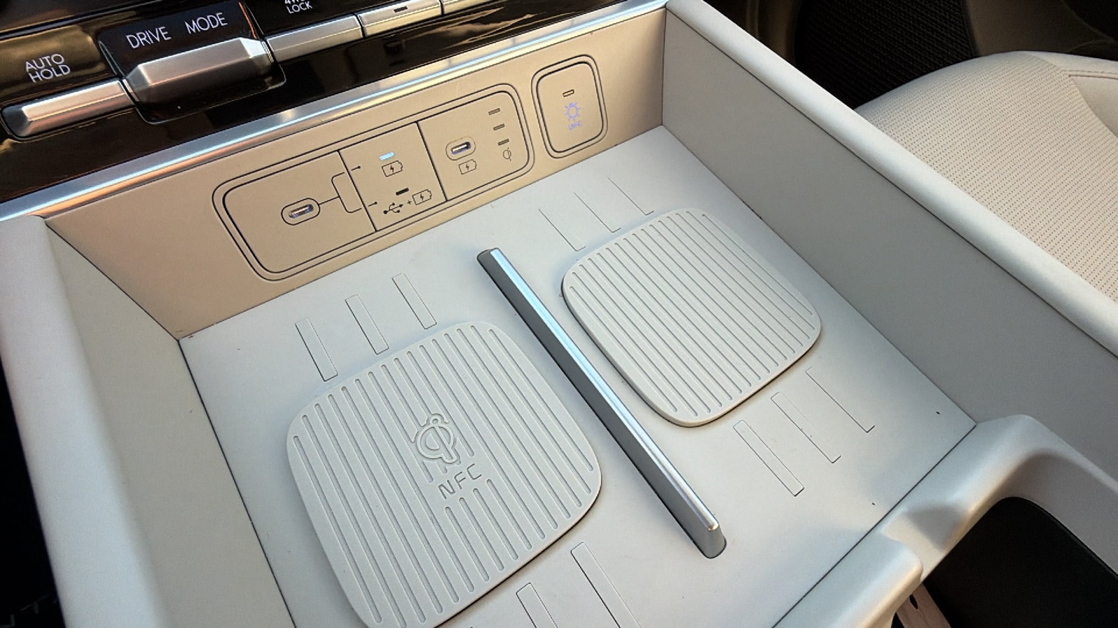2024 Hyundai Santa Fe Limited - Photo 18