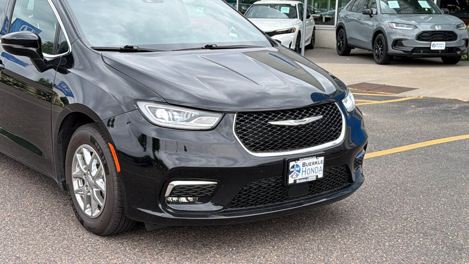 Used 2025 Chrysler Pacifica Select with VIN 2C4RC1BG7SR545300 for sale in Saint Paul, Minnesota