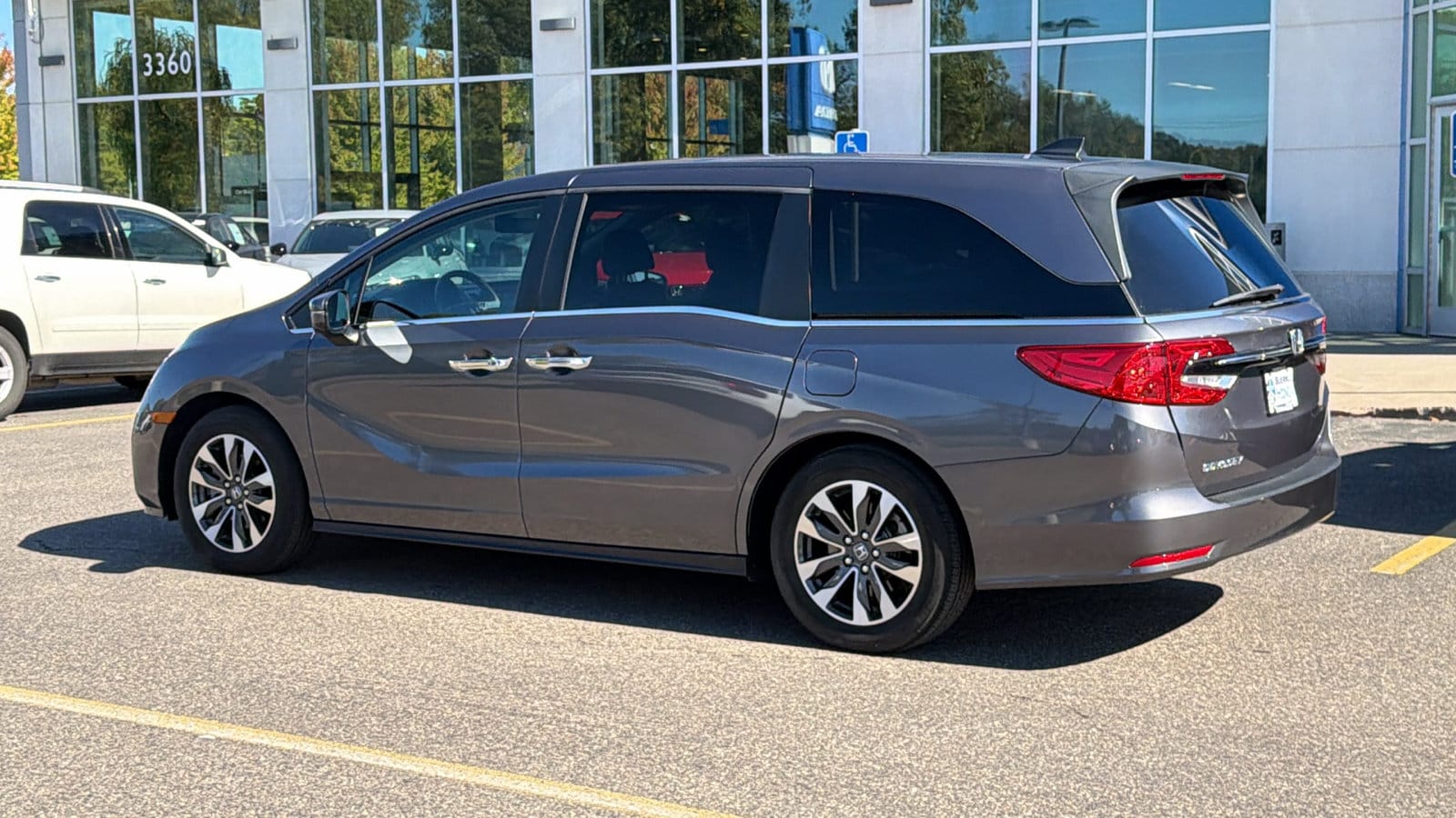 2024 Honda Odyssey EX-L - Photo 9