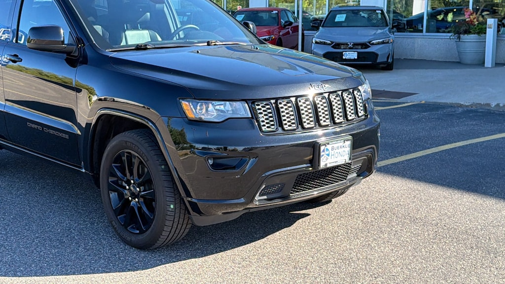 Used 2017 Jeep Grand Cherokee Laredo 4x4 SUV