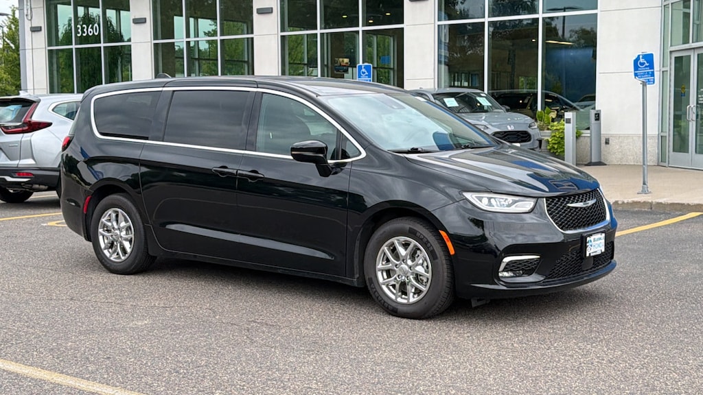 Used 2025 Chrysler Pacifica Select Van Passenger Van