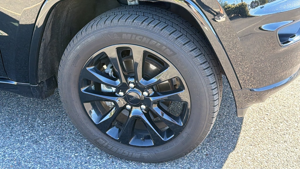 Used 2017 Jeep Grand Cherokee Laredo 4x4 SUV