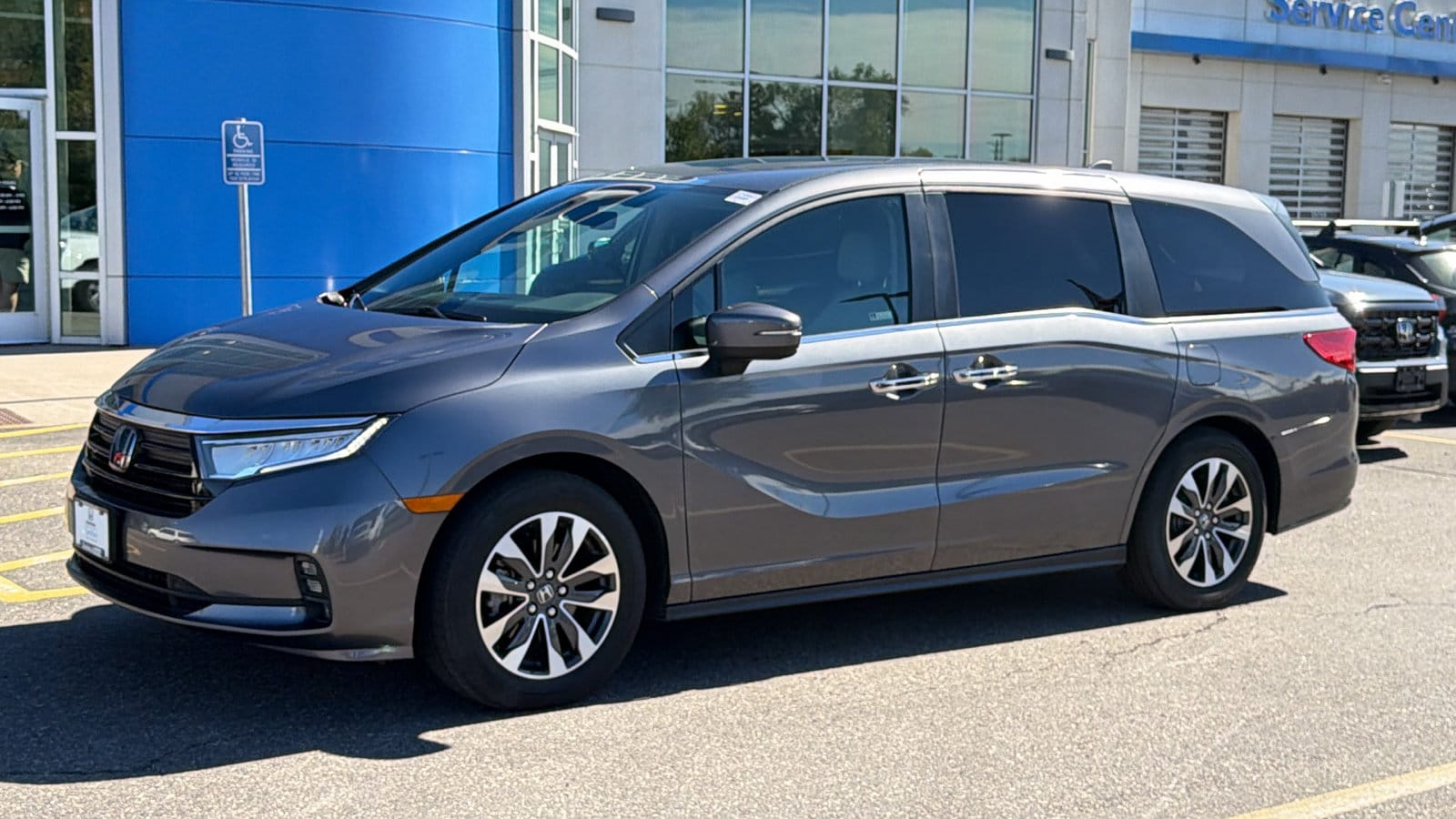 2024 Honda Odyssey EX-L - Photo 11